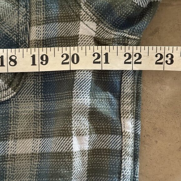 Duluth Trading Co. Flannel Shirt Men’s M Green Blue Plaid Long Sleeve - Picture 7 of 9